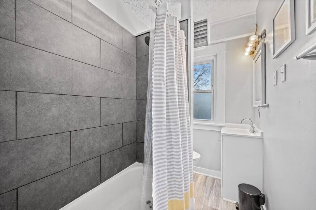 Photo of Bathroom in Old North Columbus