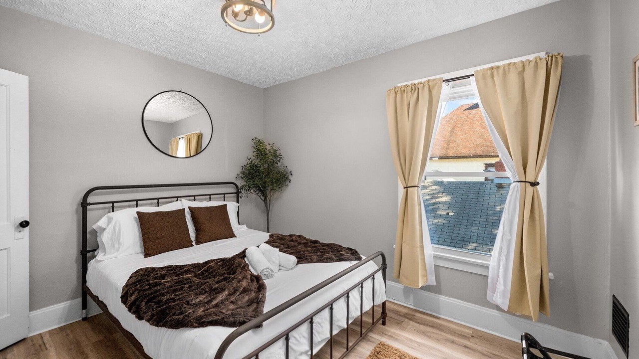 Photo of Bedroom in Old North Columbus