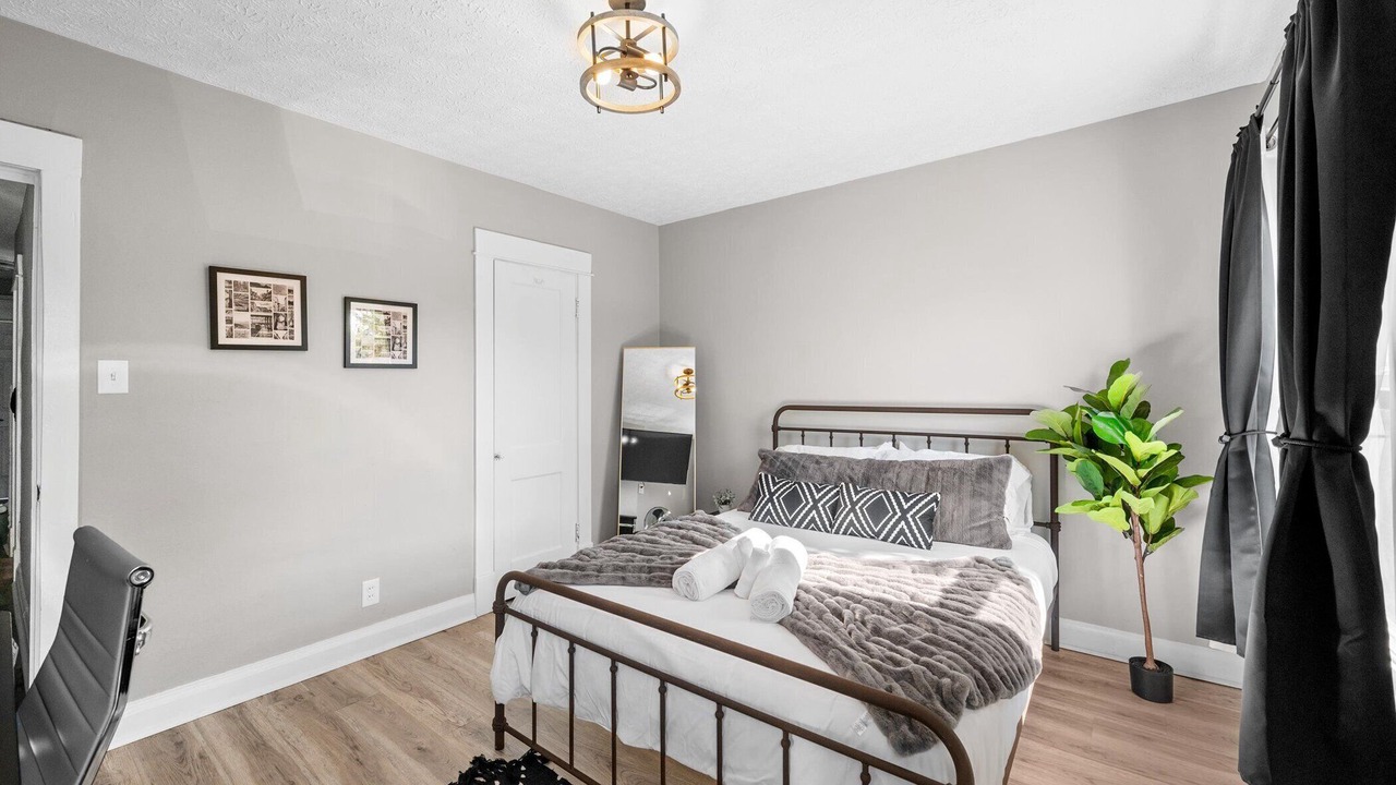 Photo of Bedroom in Old North Columbus