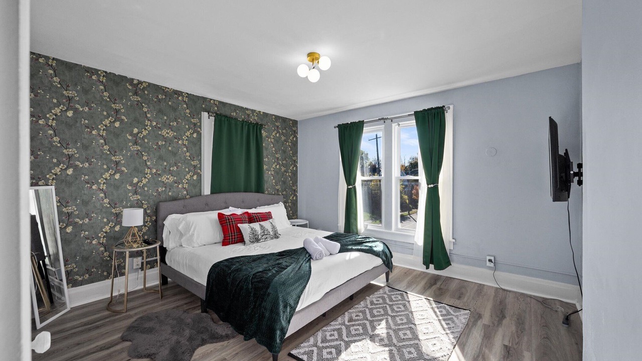 Photo of Bedroom in Glen Echo