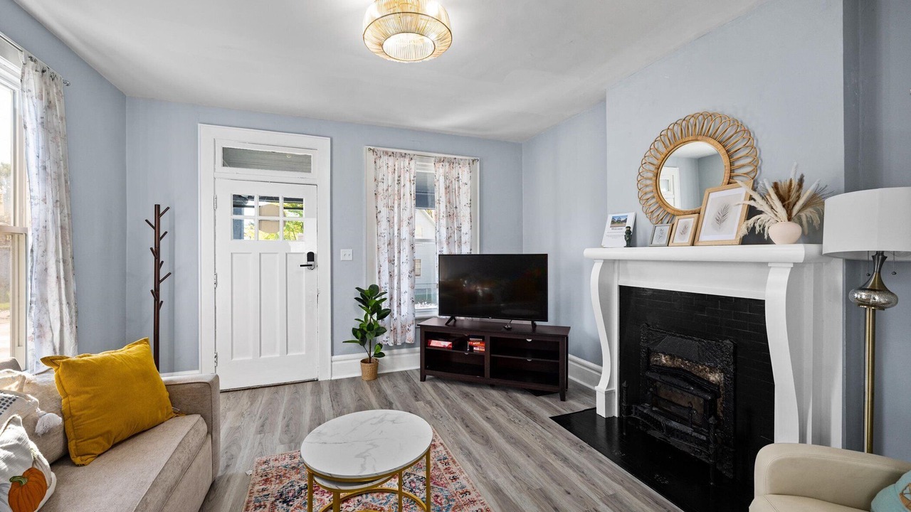 Photo of Livingroom in Glen Echo