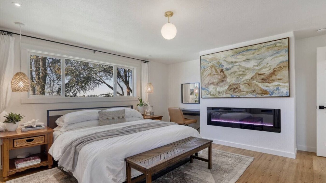 Photo of Bedroom in Amazon
