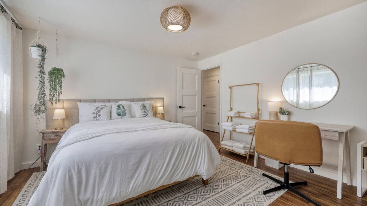 Photo of Bedroom in Amazon
