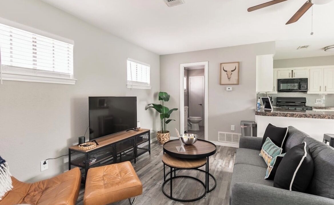 Photo of Livingroom in Lakewood Heights