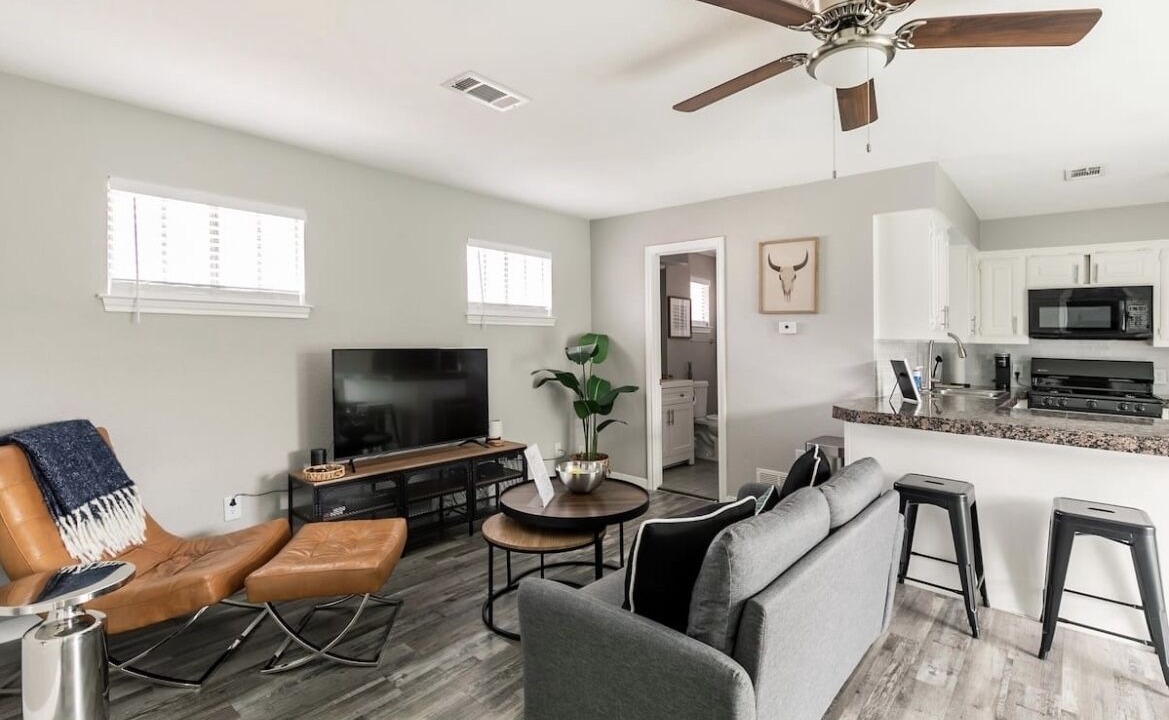 Photo of Livingroom in Lakewood Heights