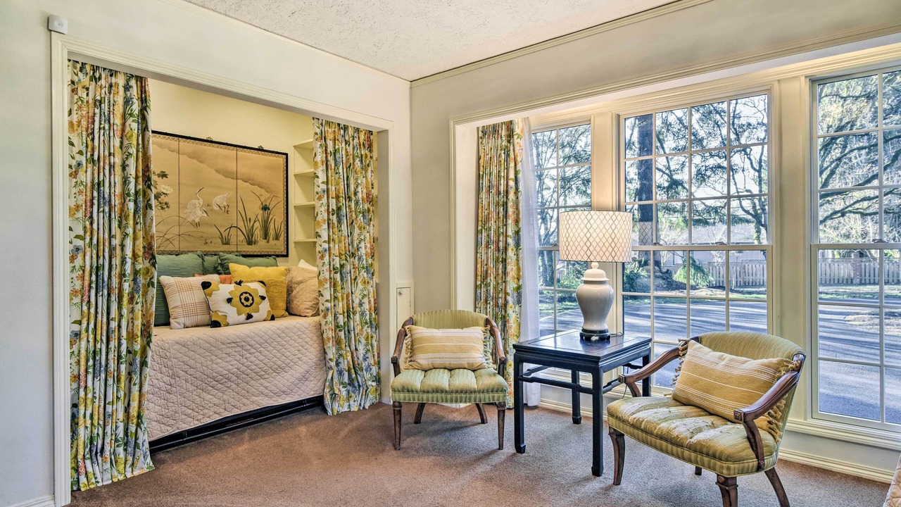 Photo of Livingroom in Hillsboro