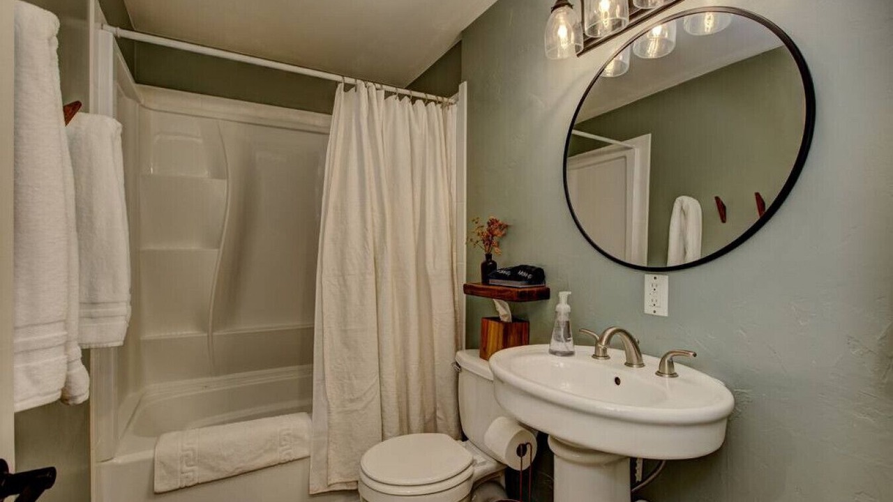 Photo of Bathroom in Sunset