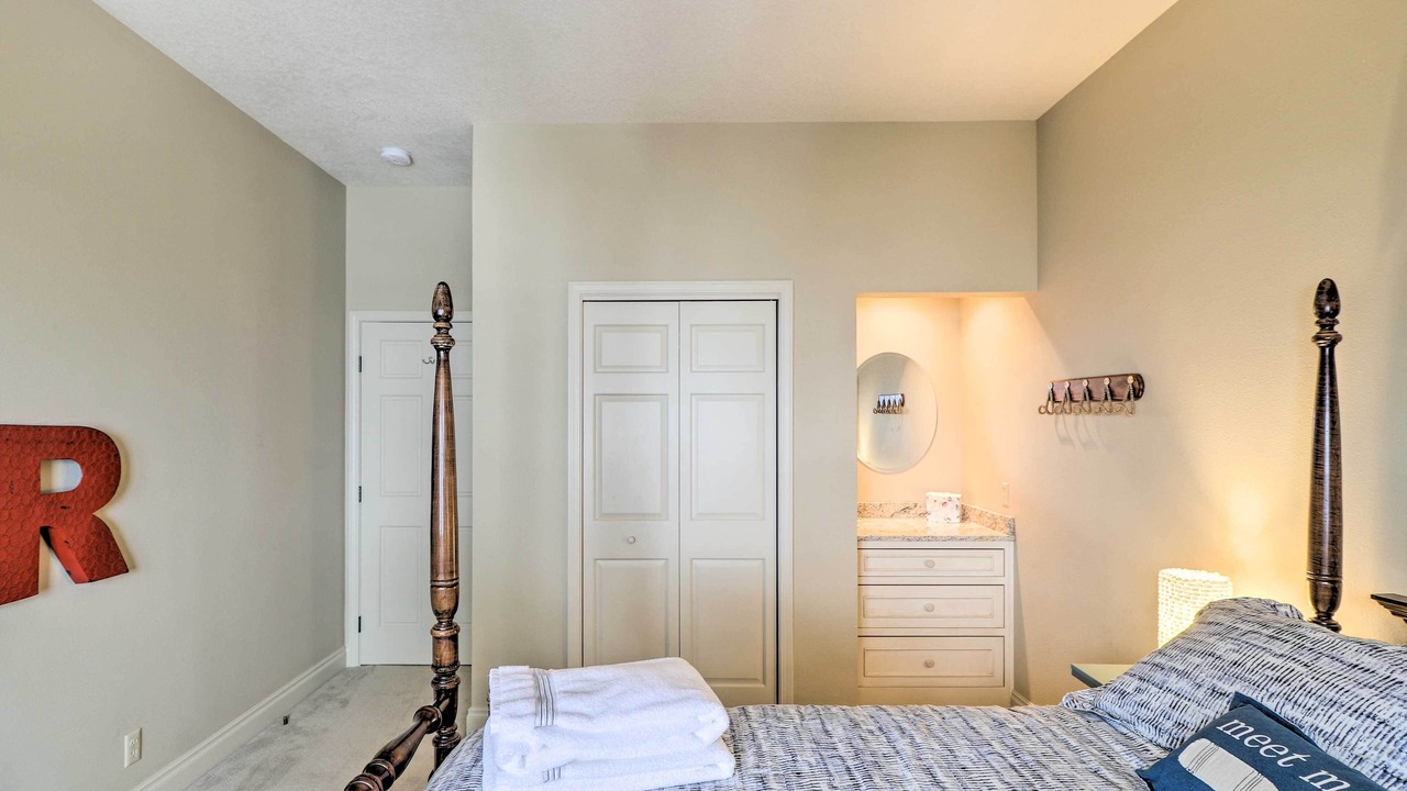 Photo of Bedroom in Lakeside