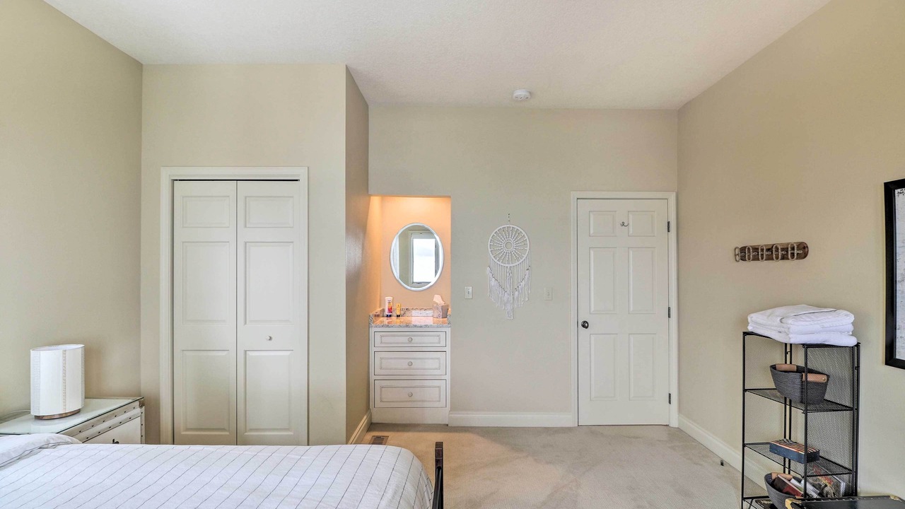 Photo of Bedroom in Lakeside
