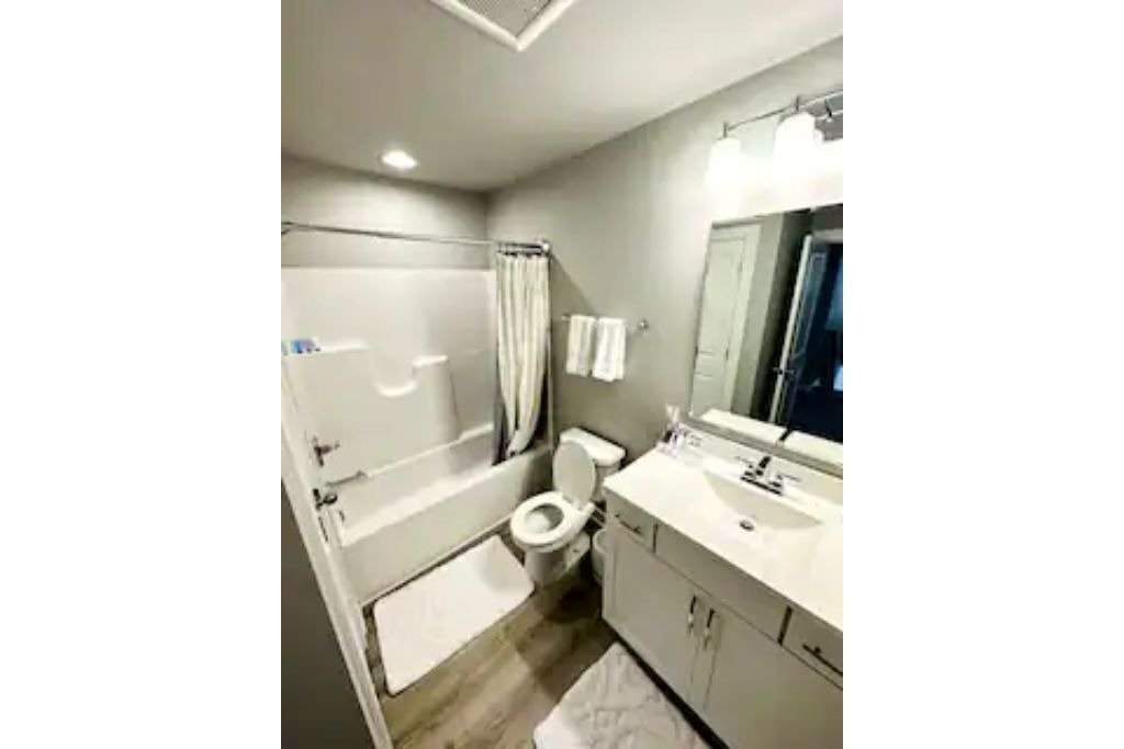 Photo of Bathroom in Newburgh