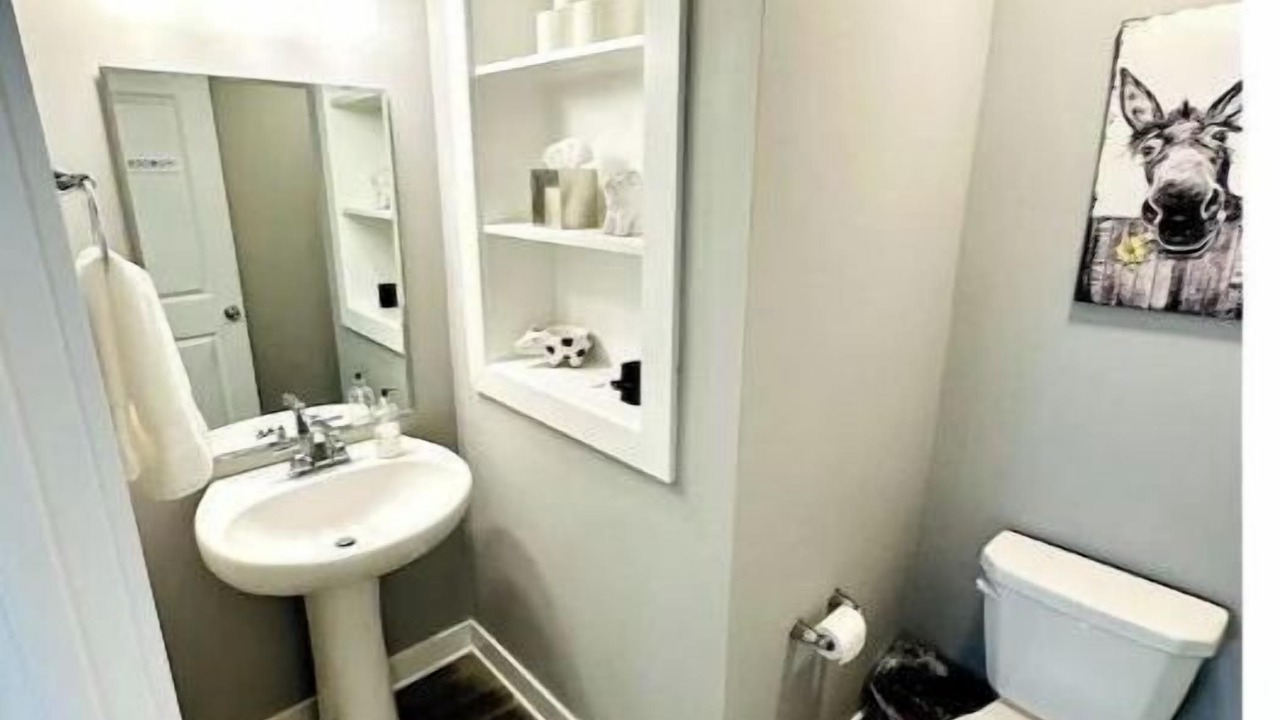 Photo of Bathroom in Newburgh