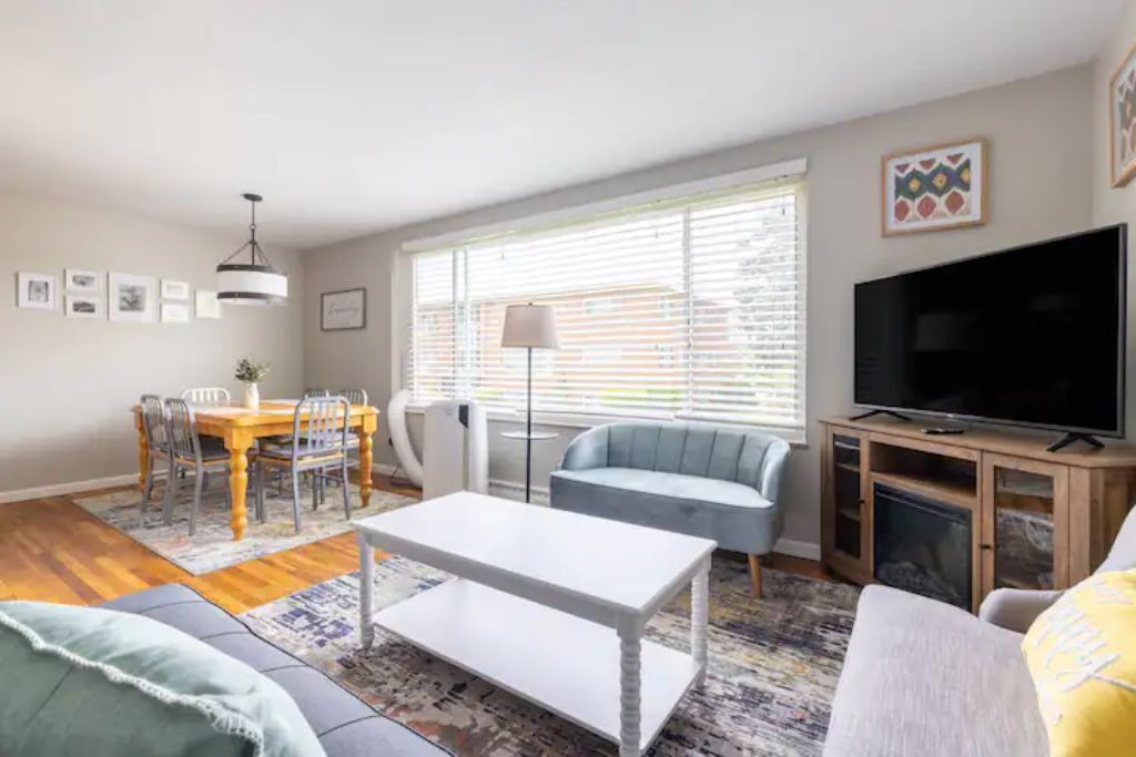 Photo of Livingroom in Fairview Park
