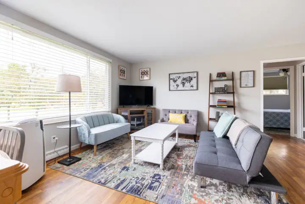 Photo of Livingroom in Fairview Park