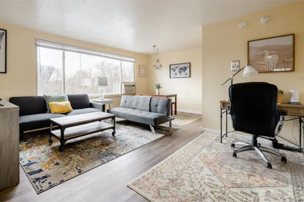 Photo of Livingroom in Fairview Park