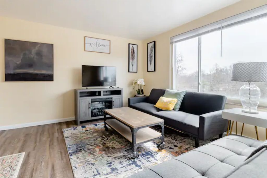 Photo of Livingroom in Fairview Park
