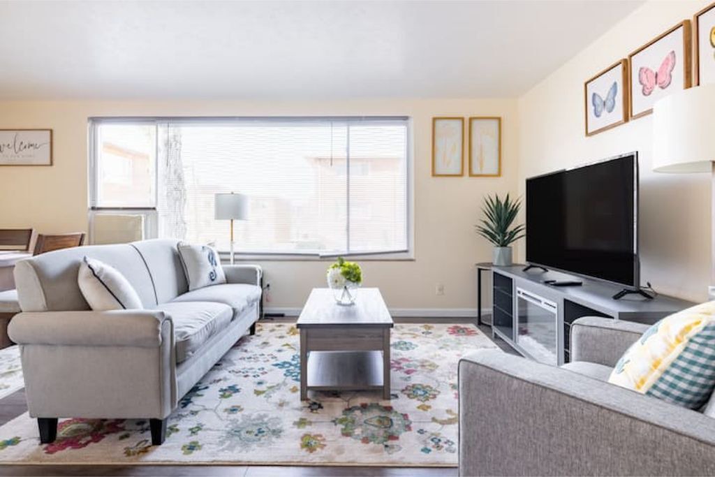 Photo of Livingroom in Fairview Park