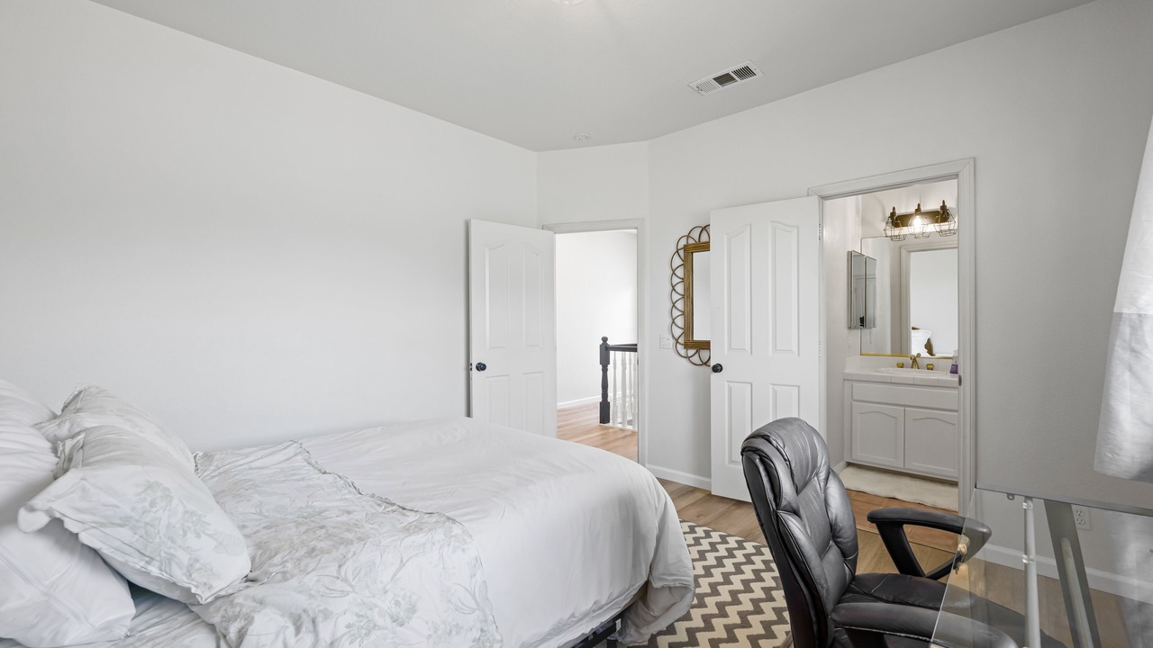 Photo of Bedroom in Vista