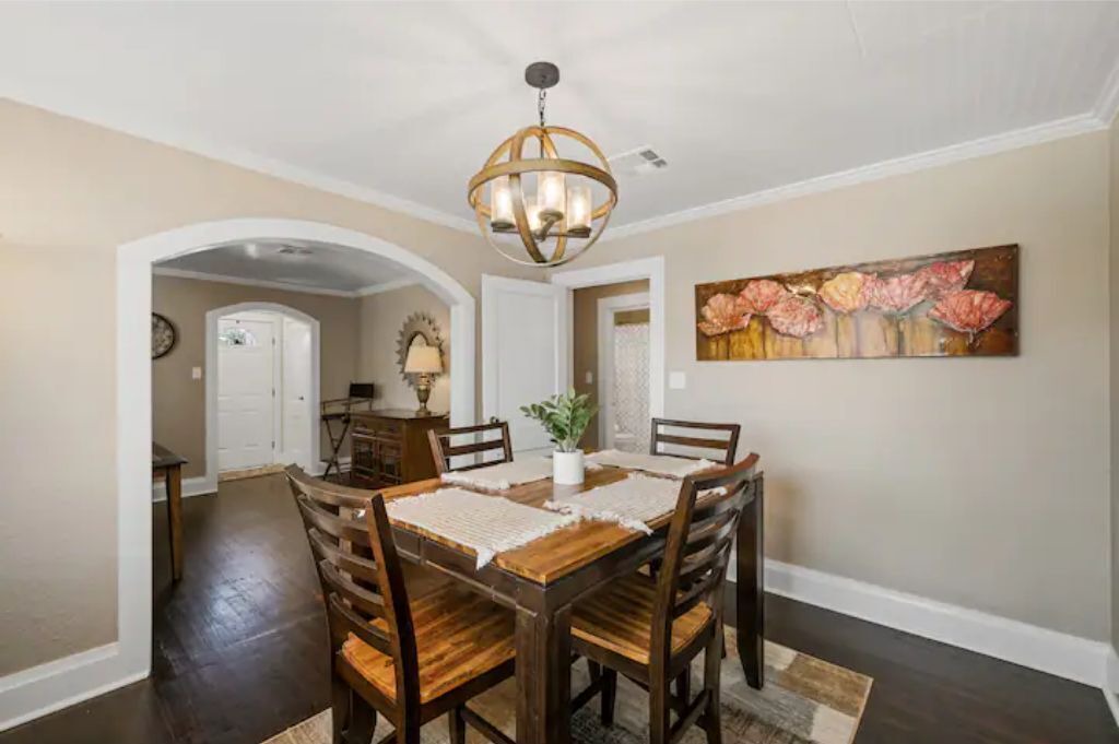 Photo of Livingroom in Van Buren