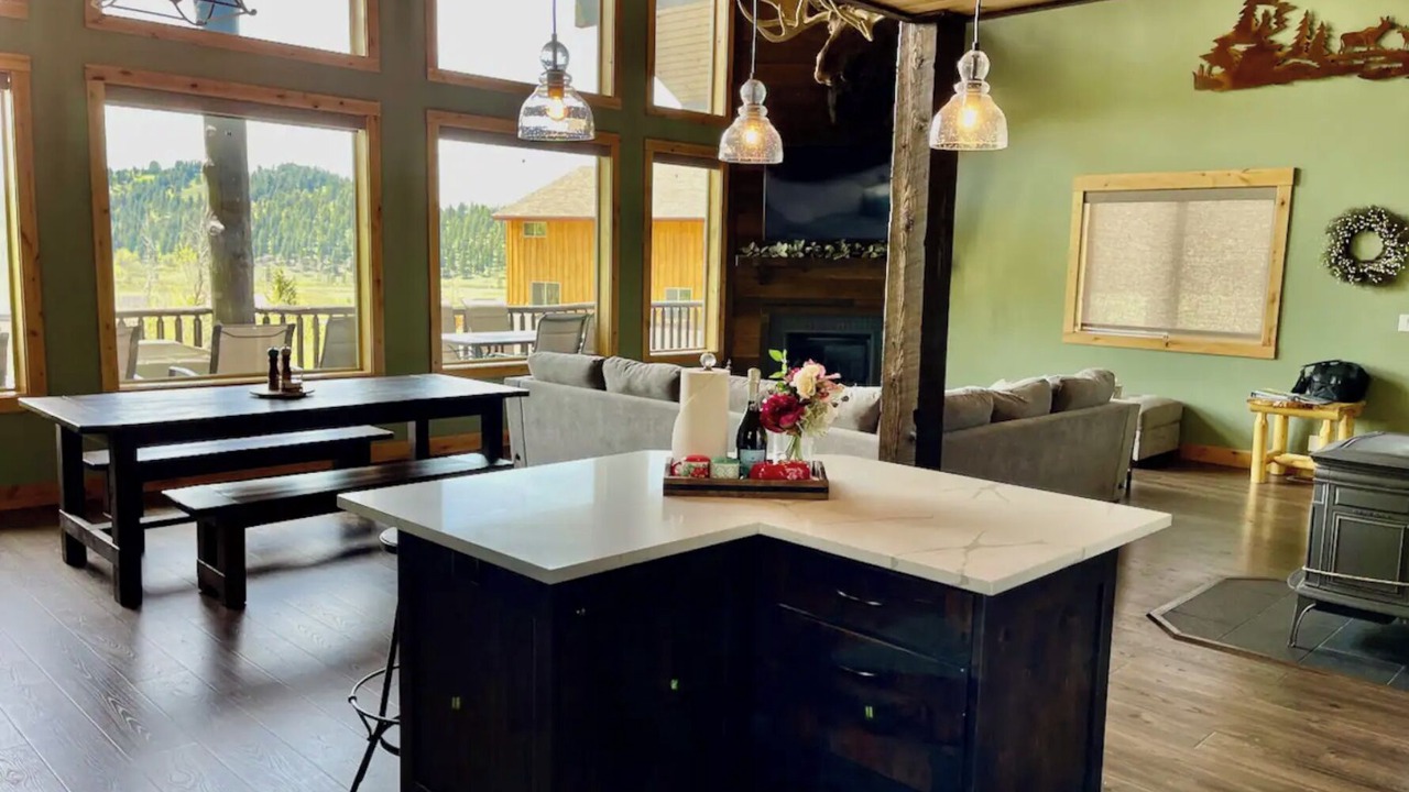 Photo of Livingroom in Island Park