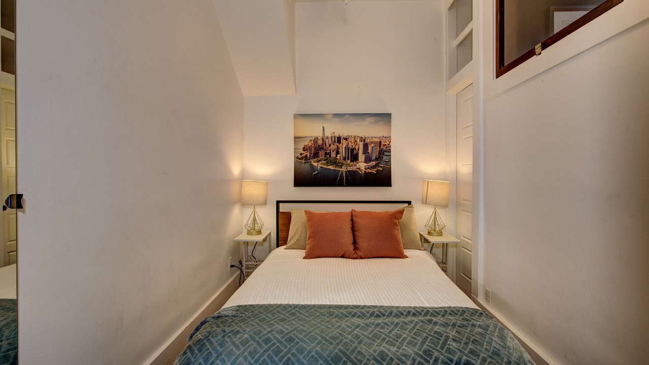 Photo of Bedroom in North End