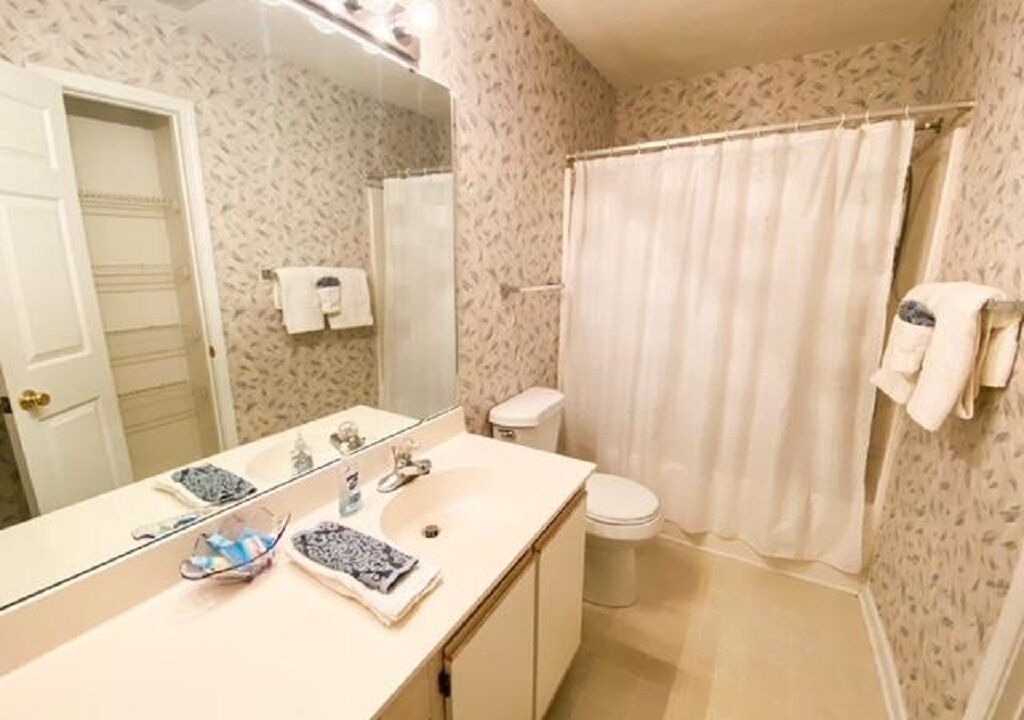 Photo of Bathroom in Colonial Charters