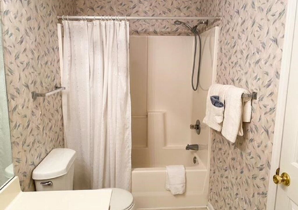 Photo of Bathroom in Colonial Charters