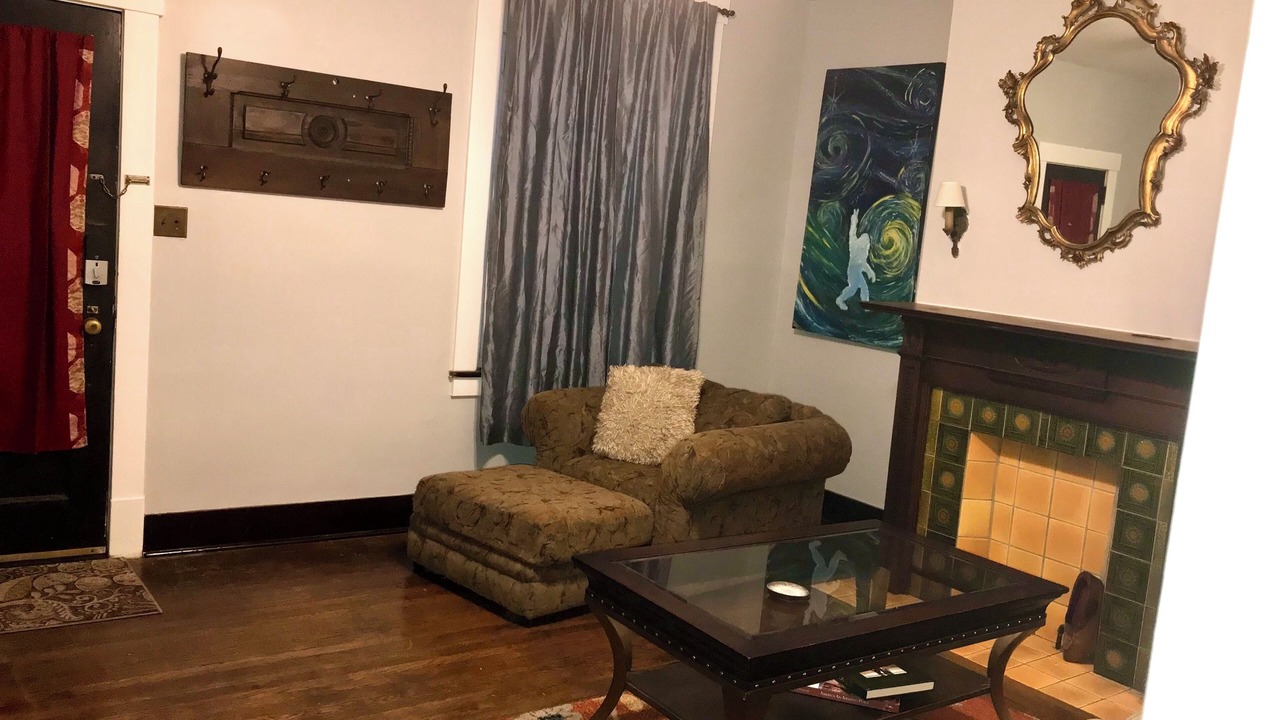 Photo of Livingroom in Central Northside