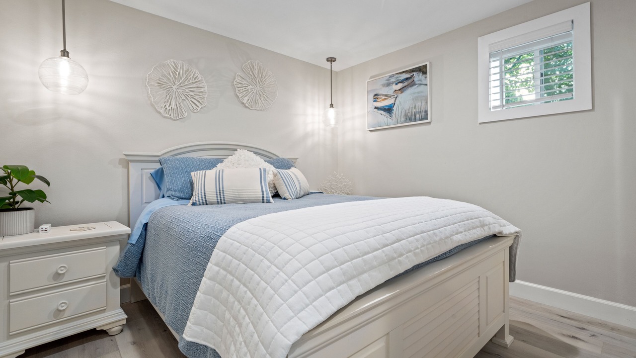 Photo of Bedroom in Grapeview
