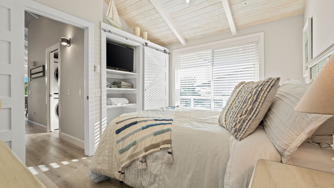 Photo of Bedroom in Grapeview