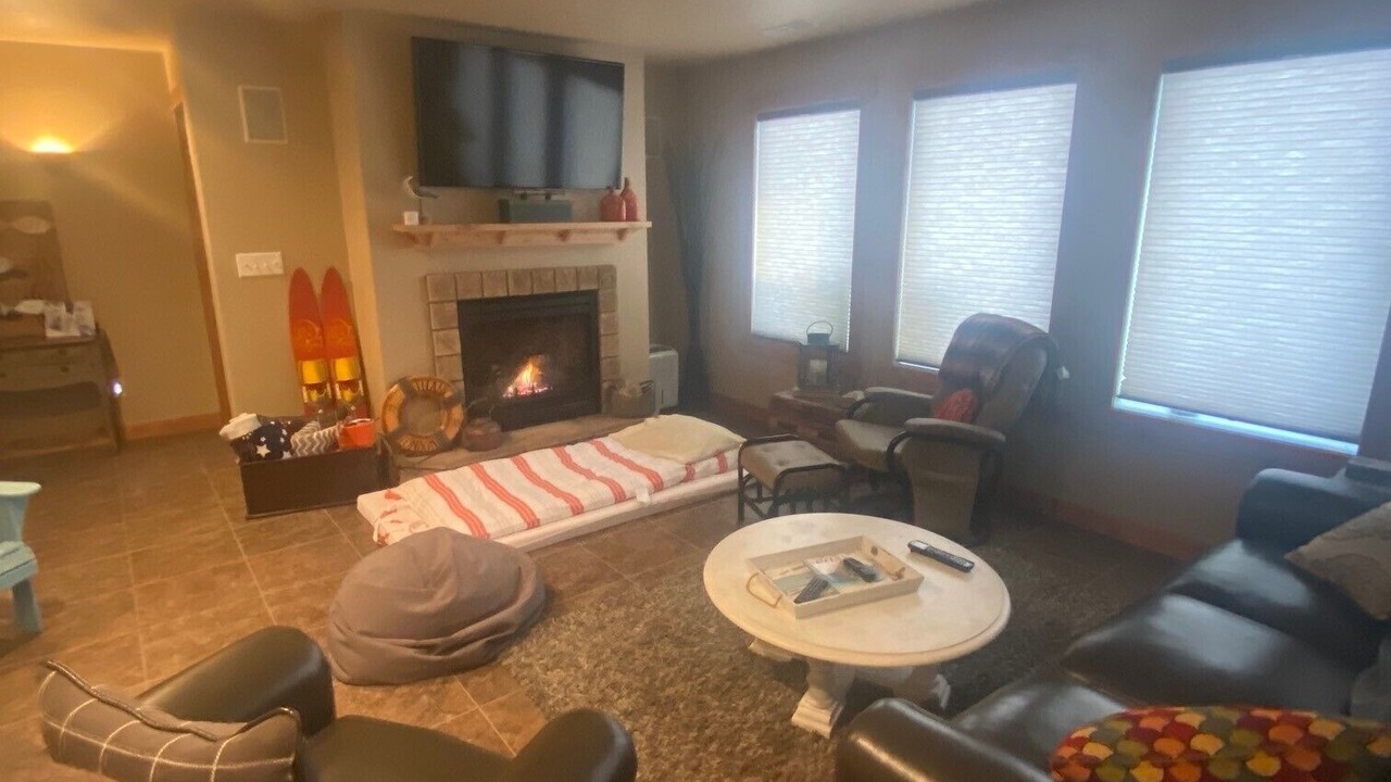 Photo of Livingroom in McLean County