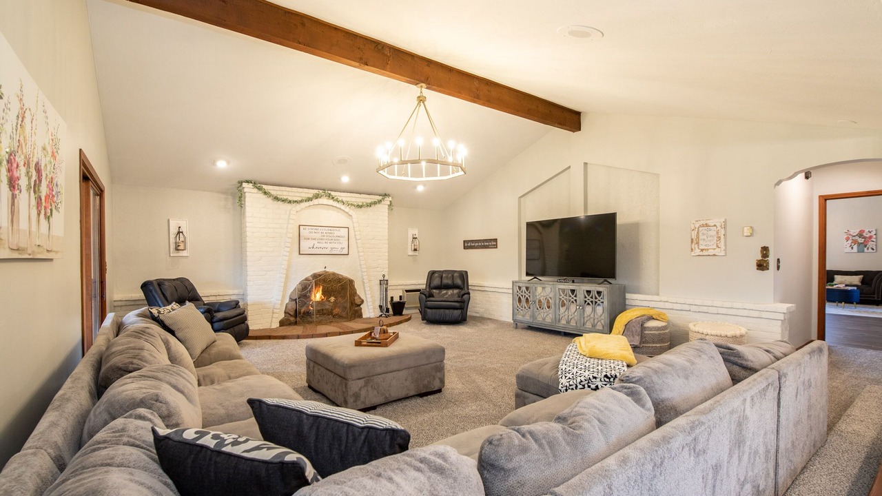 Photo of Livingroom in Huntsburg