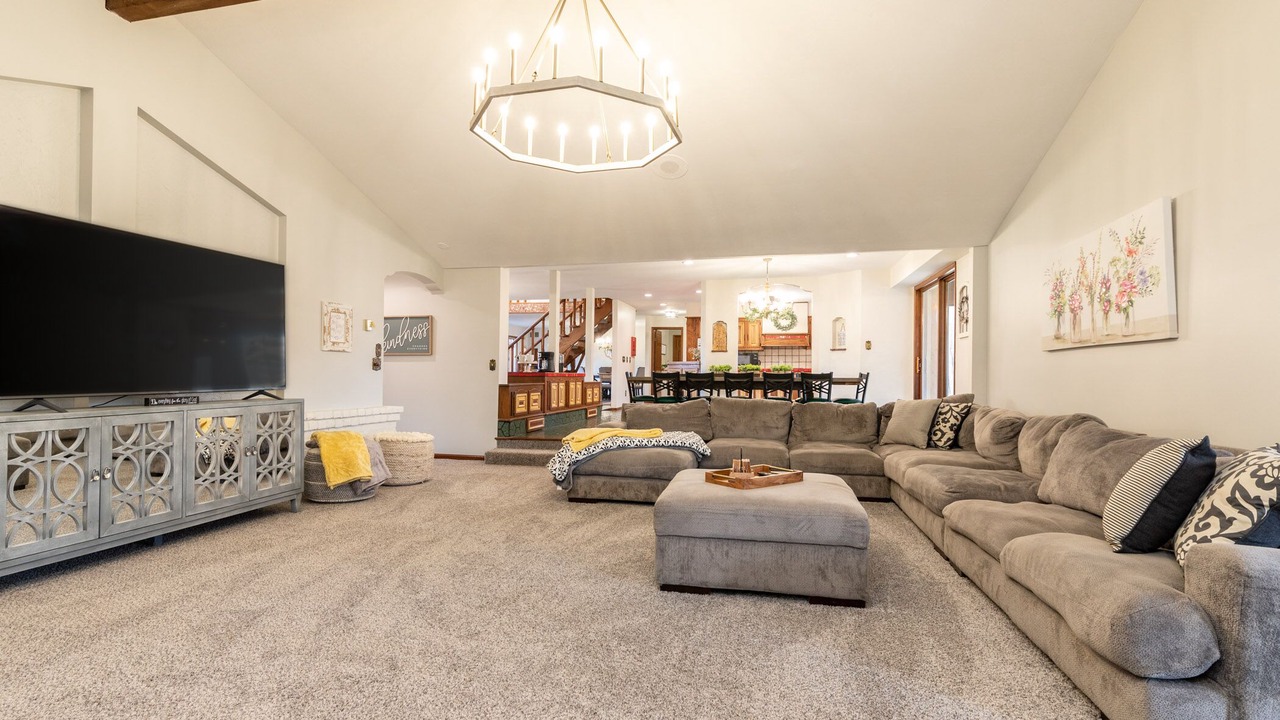 Photo of Livingroom in Huntsburg