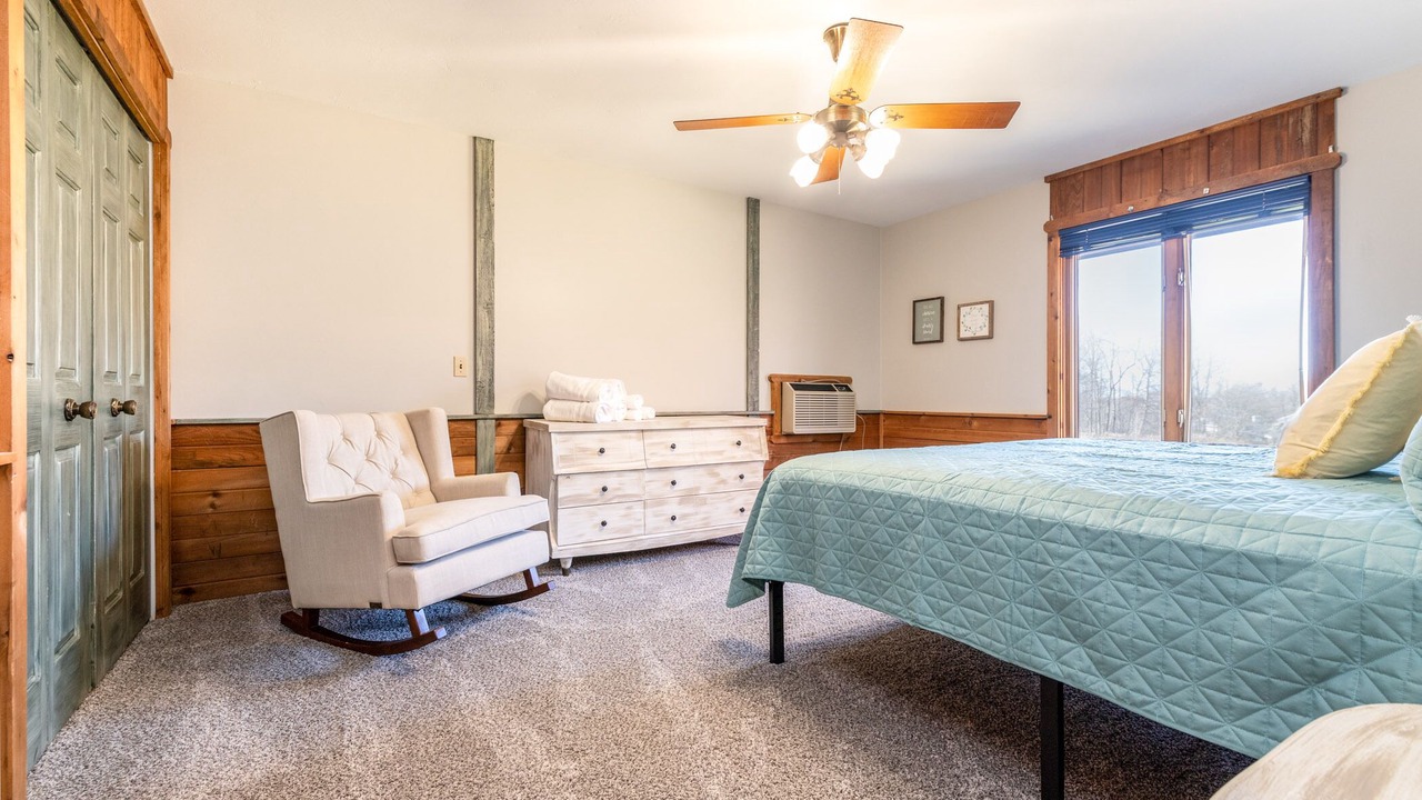 Photo of Bedroom in Huntsburg