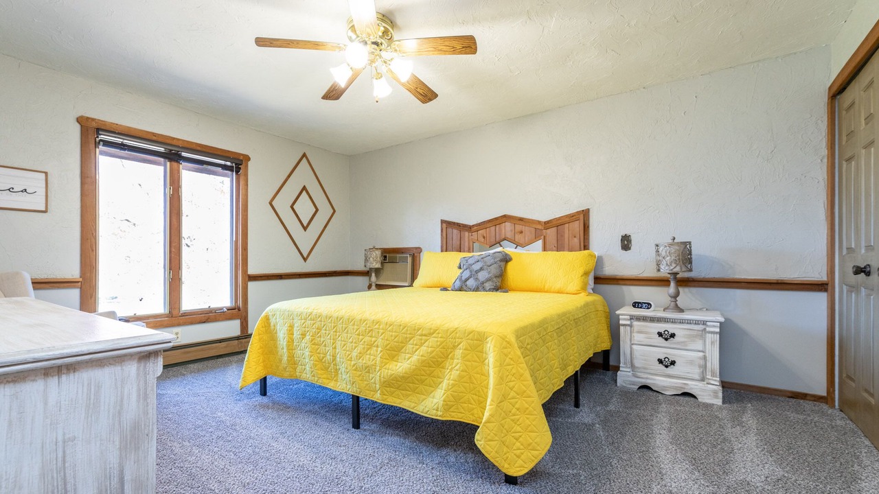 Photo of Bedroom in Huntsburg