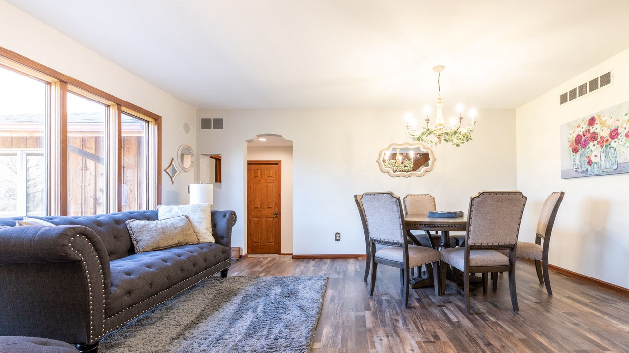Photo of Livingroom in Huntsburg