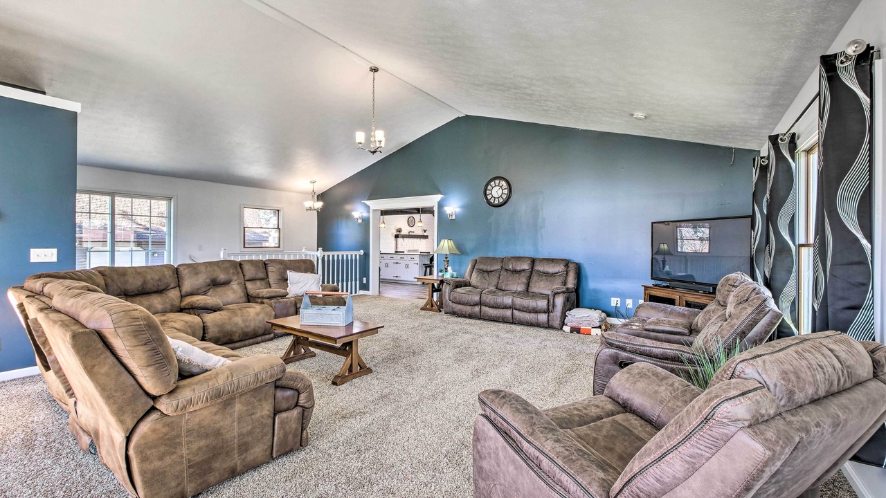 Photo of Livingroom in Massillon