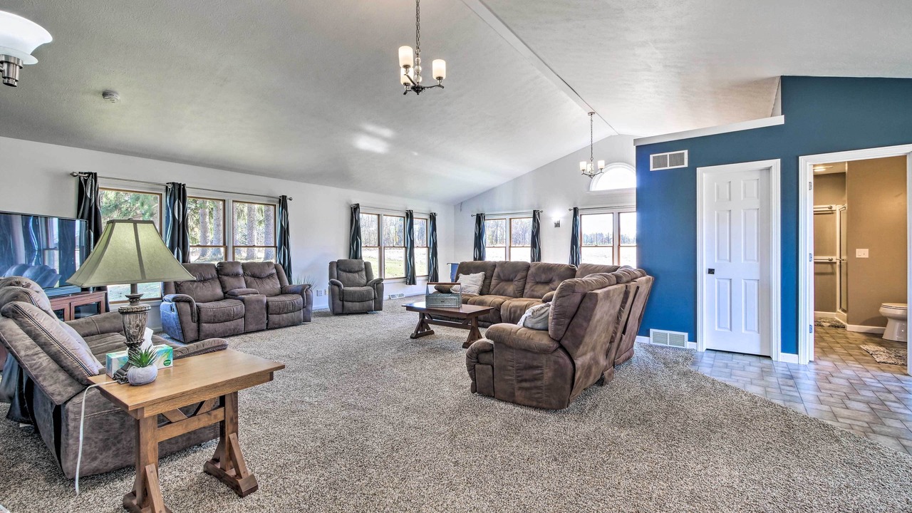 Photo of Livingroom in Massillon