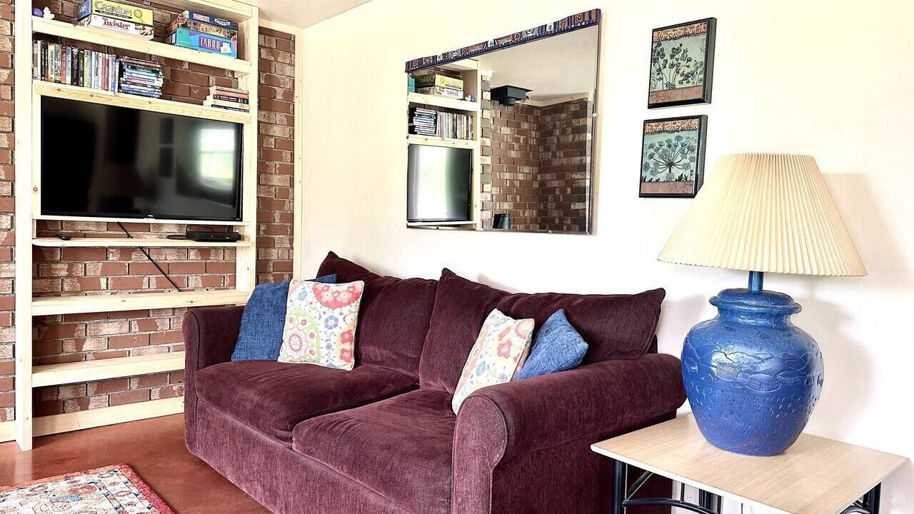 Photo of Livingroom in Whitehall