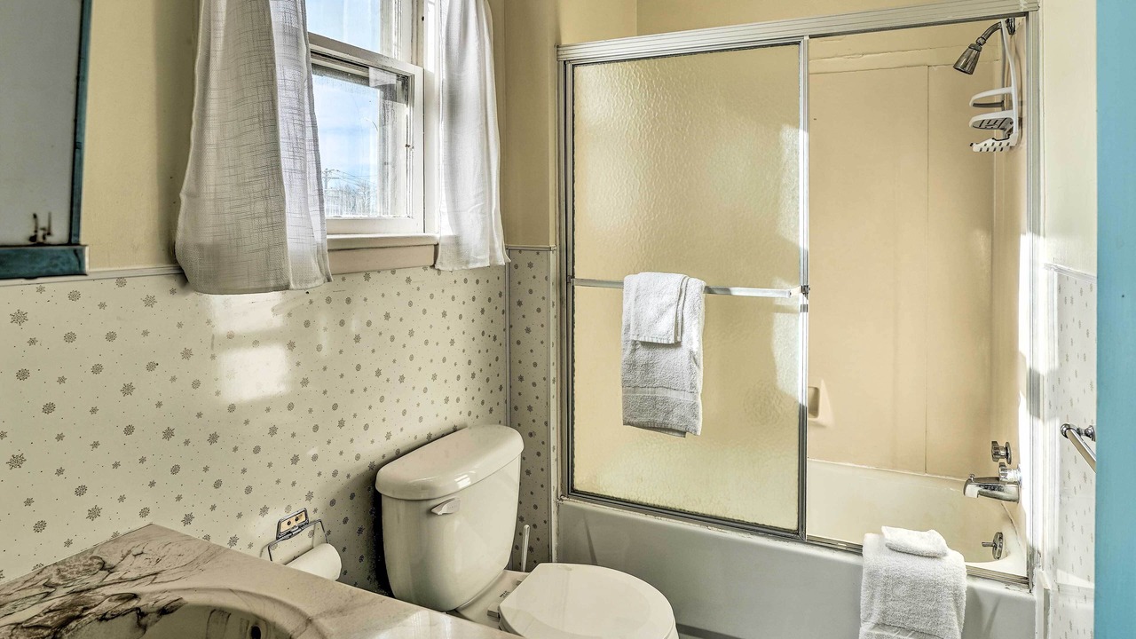 Photo of Bathroom in Hettinger
