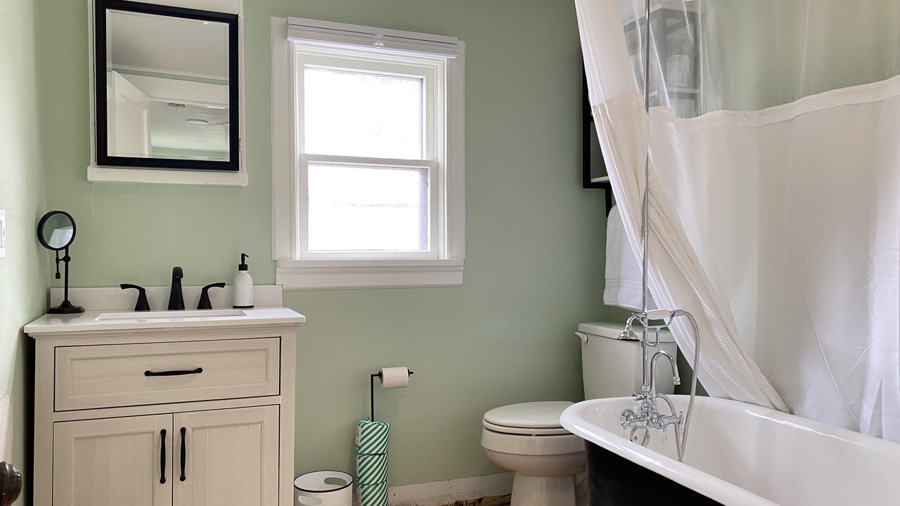 Photo of Bathroom in Riverfront