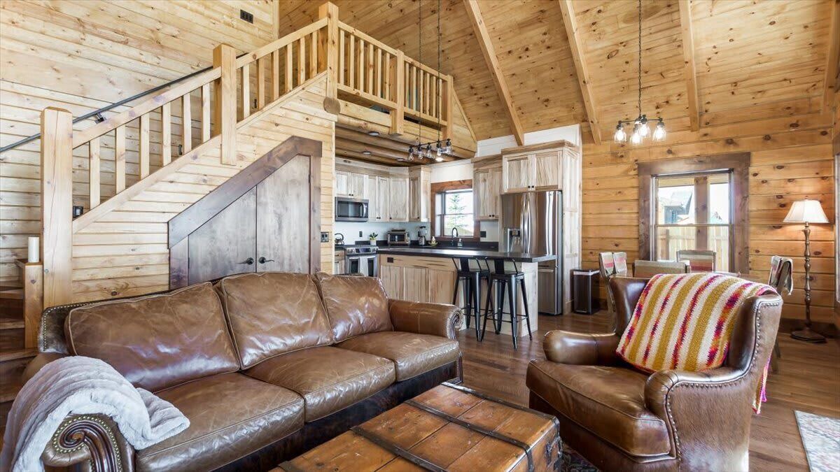 Photo of Livingroom in Leigh Creek Estates