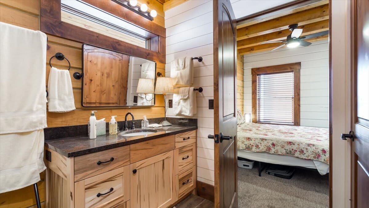 Photo of Bathroom in Leigh Creek Estates