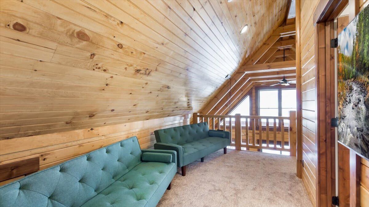 Photo of Livingroom in Leigh Creek Estates