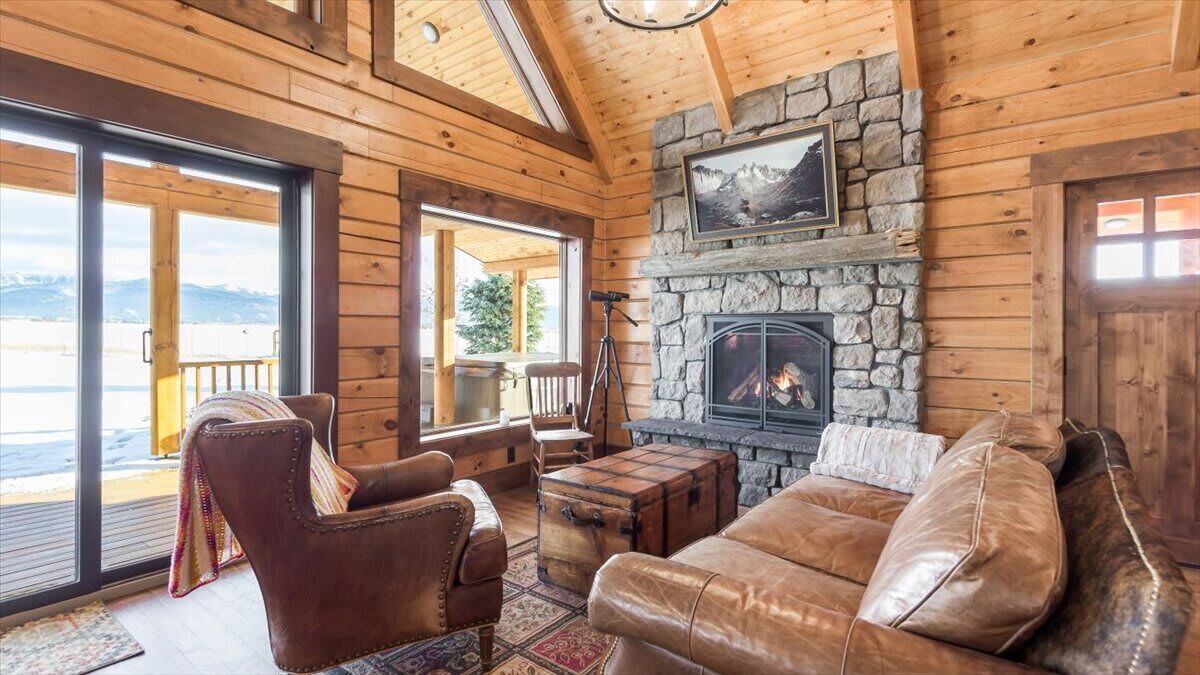 Photo of Livingroom in Leigh Creek Estates