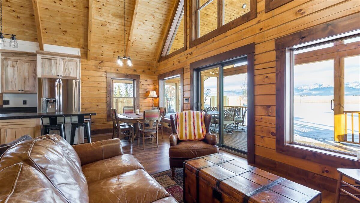 Photo of Livingroom in Leigh Creek Estates