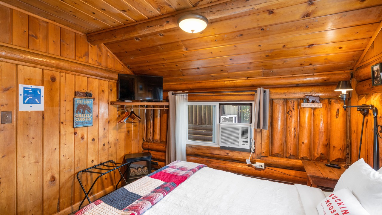 Photo of Bedroom in West Yellowstone