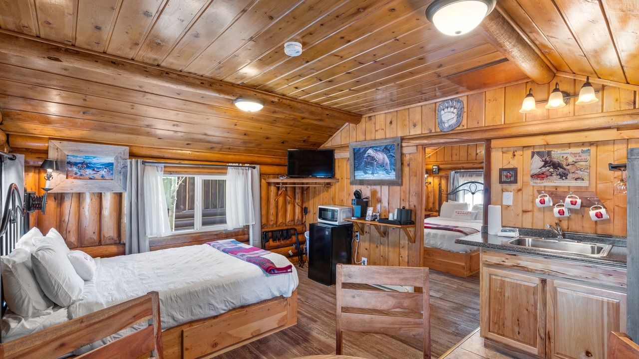 Photo of Bedroom in West Yellowstone