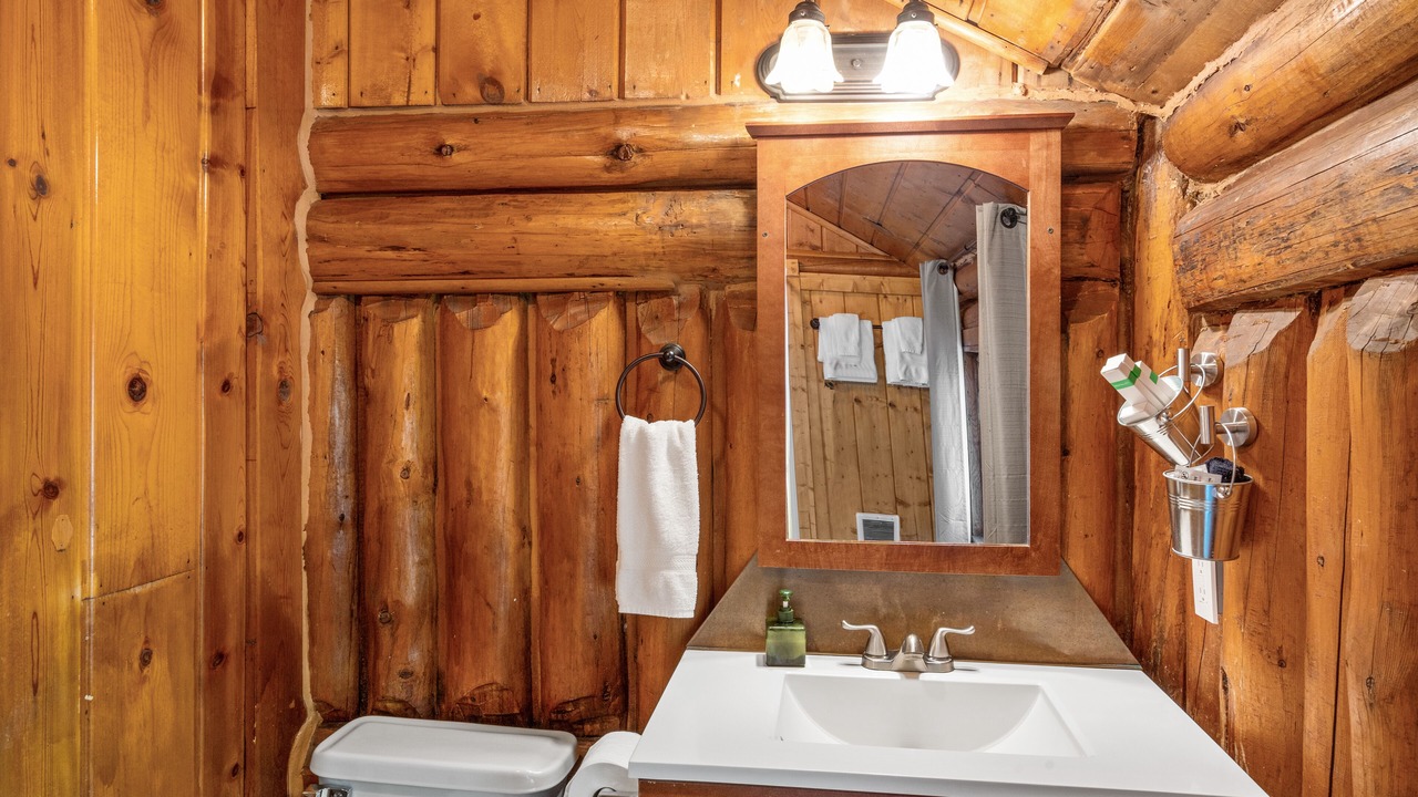 Photo of Bathroom in West Yellowstone