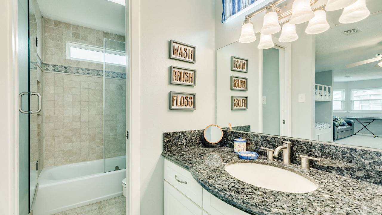 Photo of Bathroom in Pirates Beach