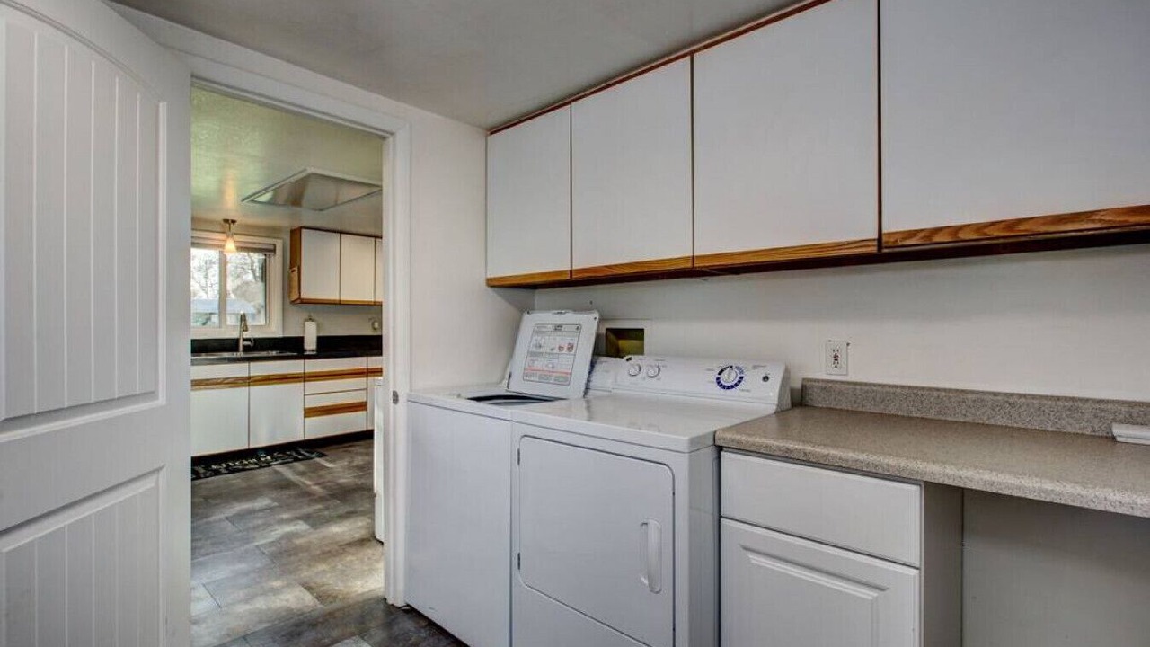 Photo of Bedroom in Depot Bench
